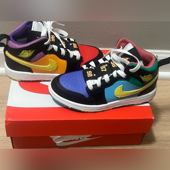 GS) Air Jordan 1 Mid GS 'Six Championships' - Picture 2 of 11